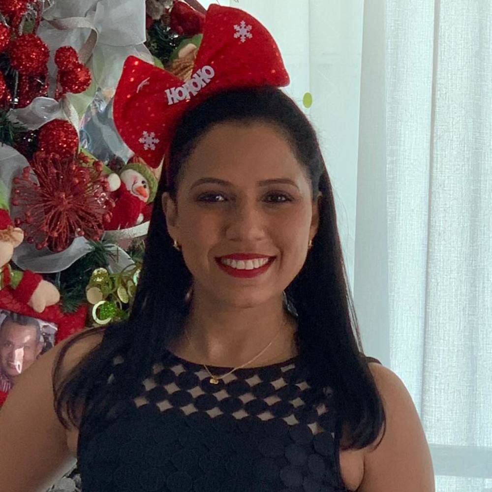 Meet your Posher, Cinthia
